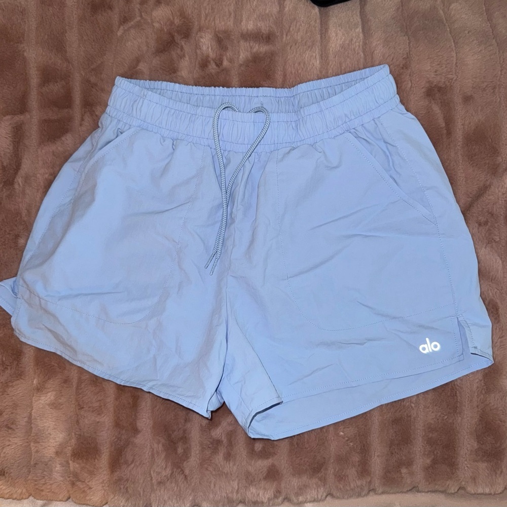 ALO Yoga seashell blue ALUMNI SHORT size small